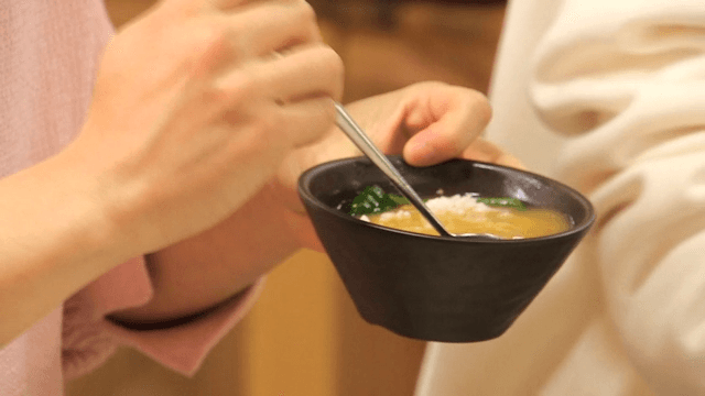 Eating spinach soup with chestnut rice