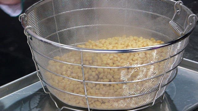 Steaming soybeans in a steel basket