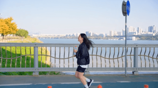 Woman jogging on a jamsu bridge