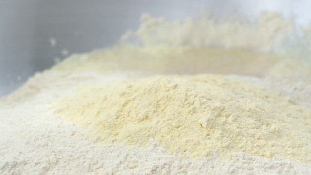 Mixing flour and black sesame seeds