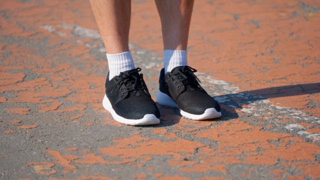 Runner preparing to start