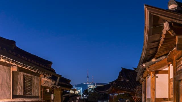 Changing color of the sky seen from Bukchon Hanok Village