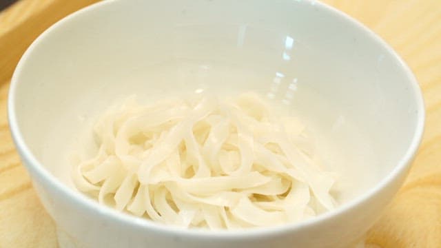 Bowl of white noodles and dipping sauce