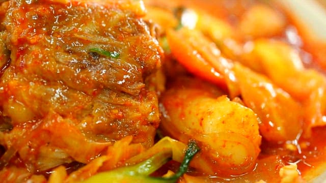 Spicy braised pork backbone topped with green onions