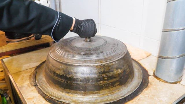 Chicken feet boiled in a gamasot