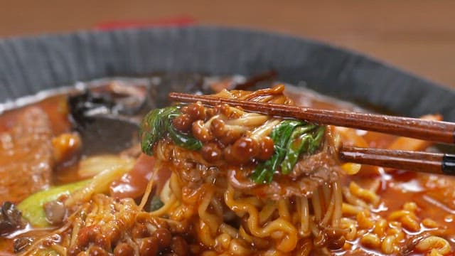 Healthy bowl of ramen with a variety of vegetables